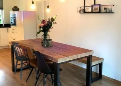 Muebles artesanales de estilo industrial en madera e hierro